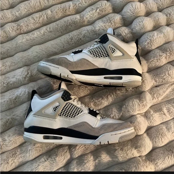 Jordan 4 military black